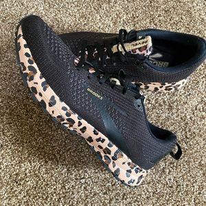 Brooks Revel 4 cheetah size 7